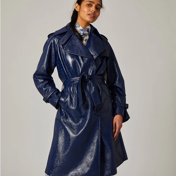 LOOKING for this coat!!! - Picture 6 of 9